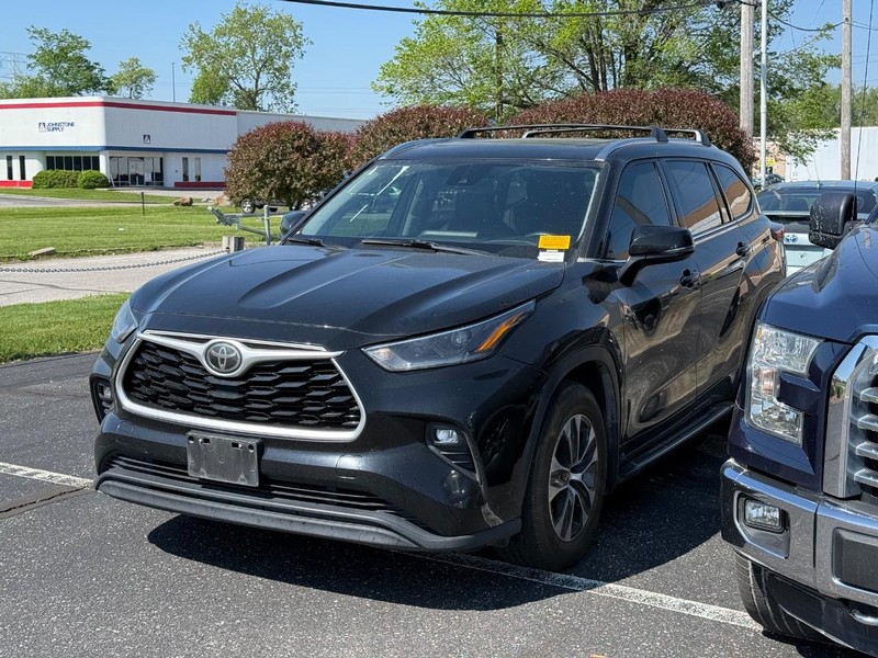 Toyota Highlander Vehicle Image 02
