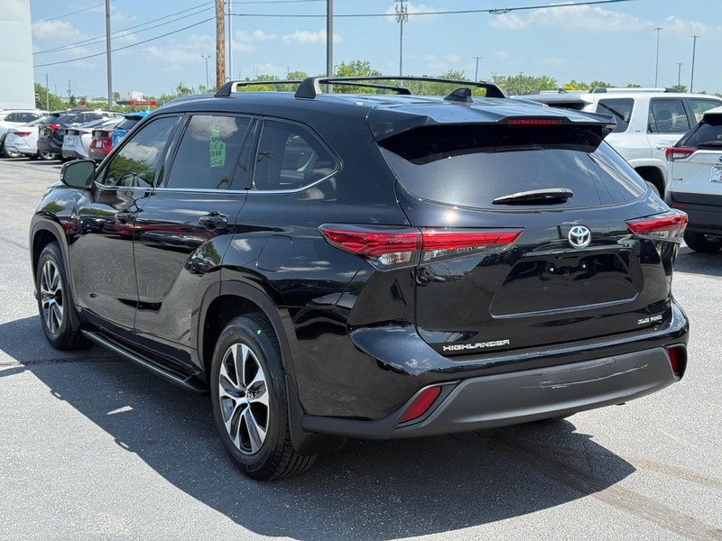 Toyota Highlander Vehicle Image 05
