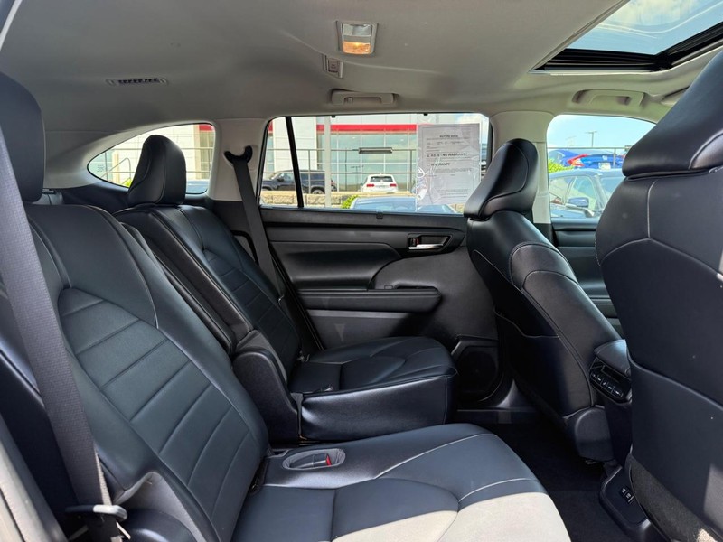 Toyota Highlander Vehicle Image 11
