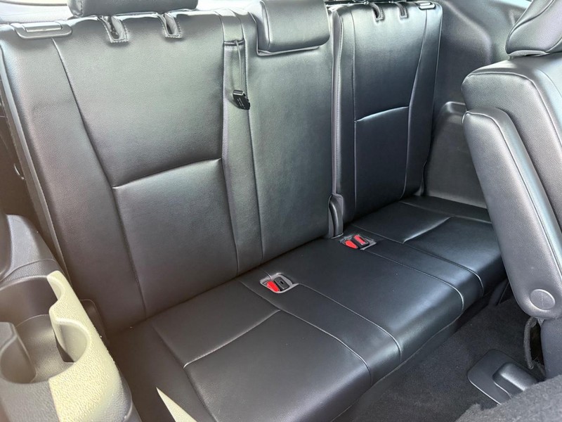 Toyota Highlander Vehicle Image 12