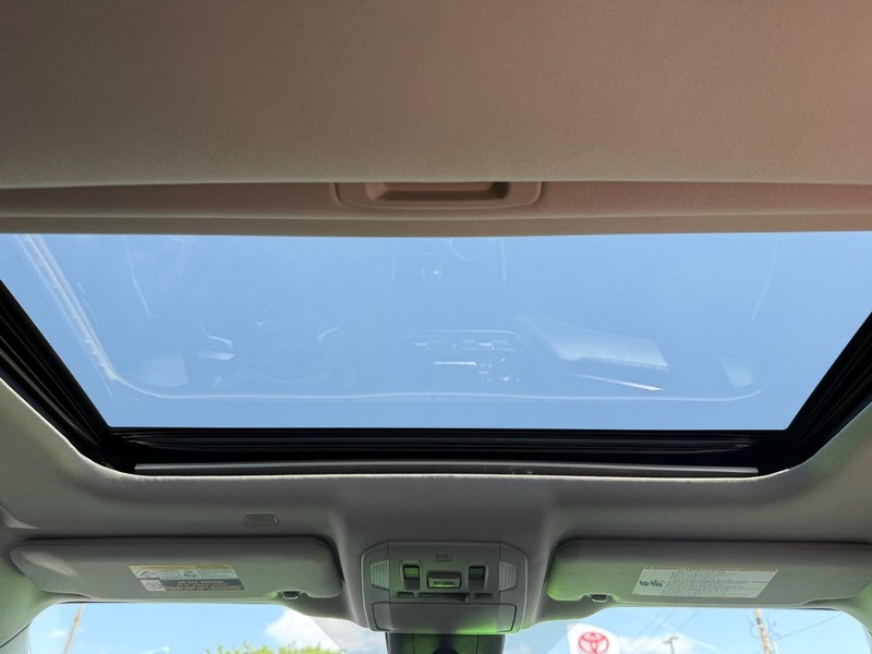 Toyota Highlander Vehicle Image 13