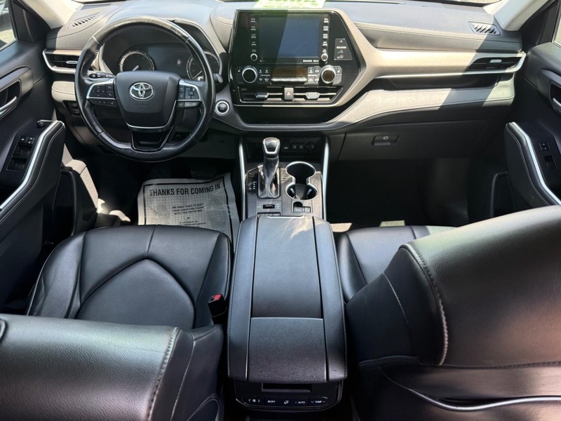 Toyota Highlander Vehicle Image 14