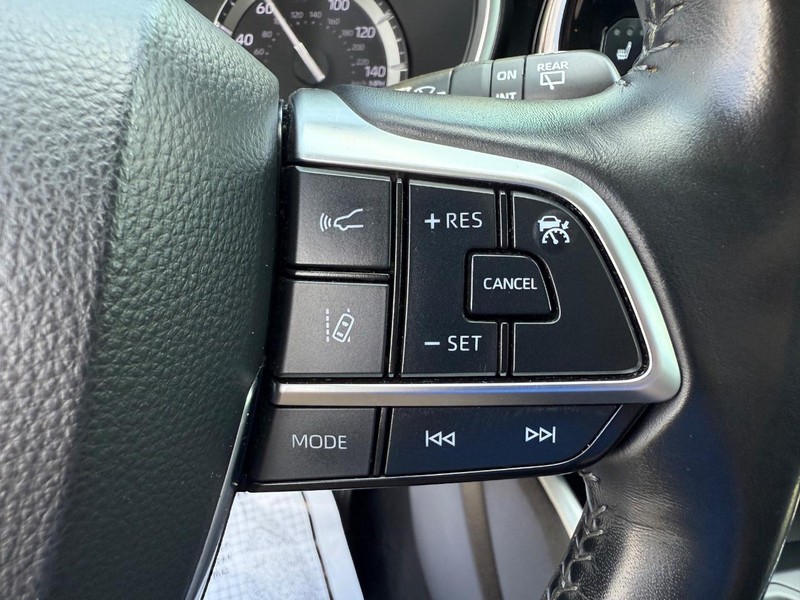 Toyota Highlander Vehicle Image 17