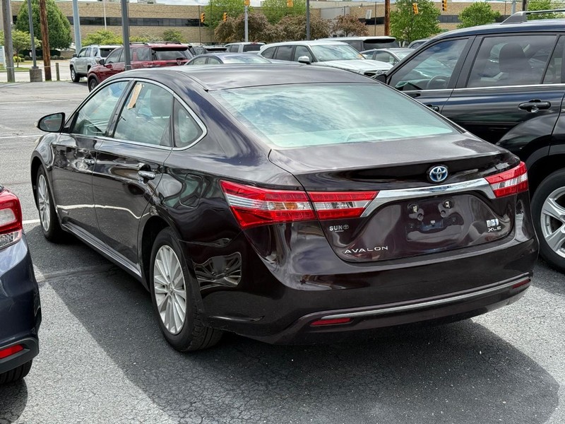 Toyota Avalon Hybrid Vehicle Image 03