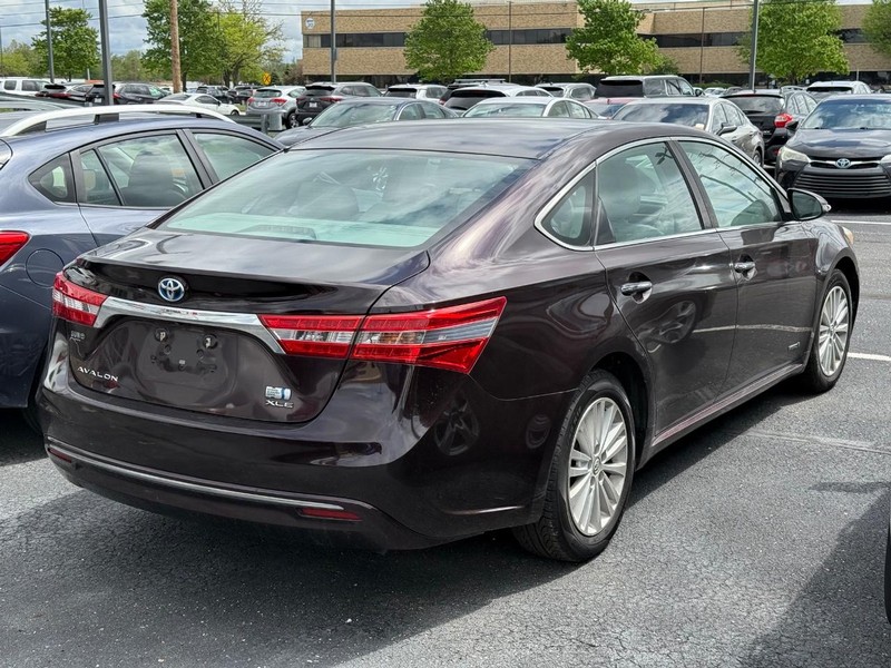Toyota Avalon Hybrid Vehicle Image 04
