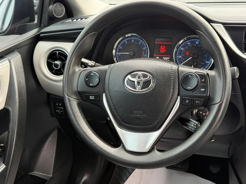 Toyota Corolla Vehicle Image 12