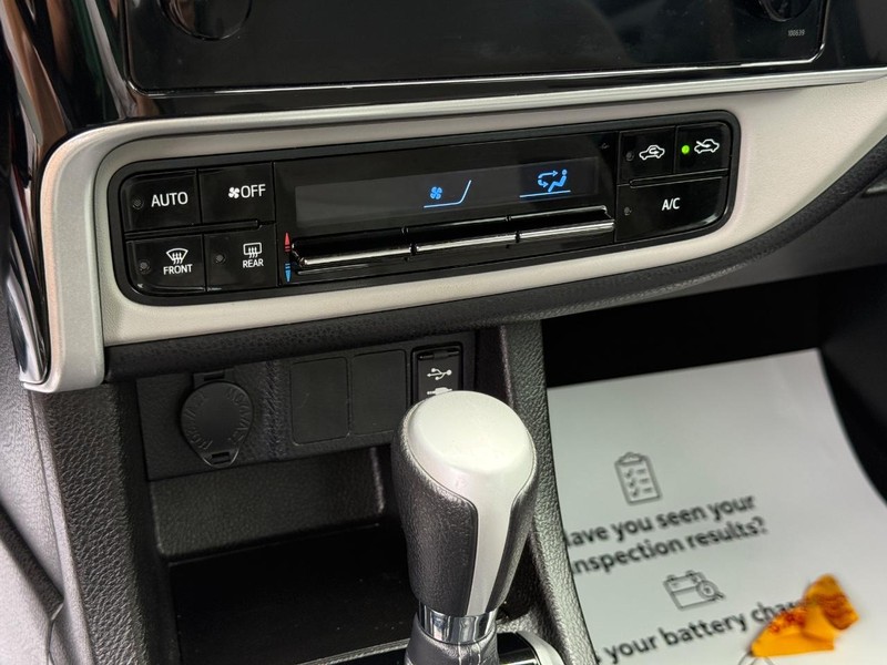Toyota Corolla Vehicle Image 16