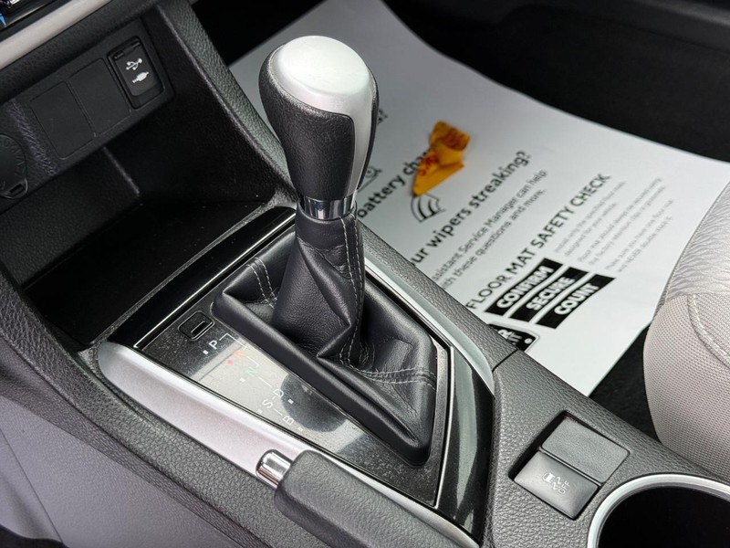 Toyota Corolla Vehicle Image 18
