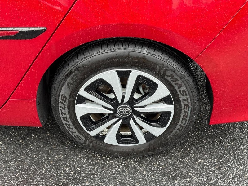 Toyota Prius Prime Vehicle Image 06