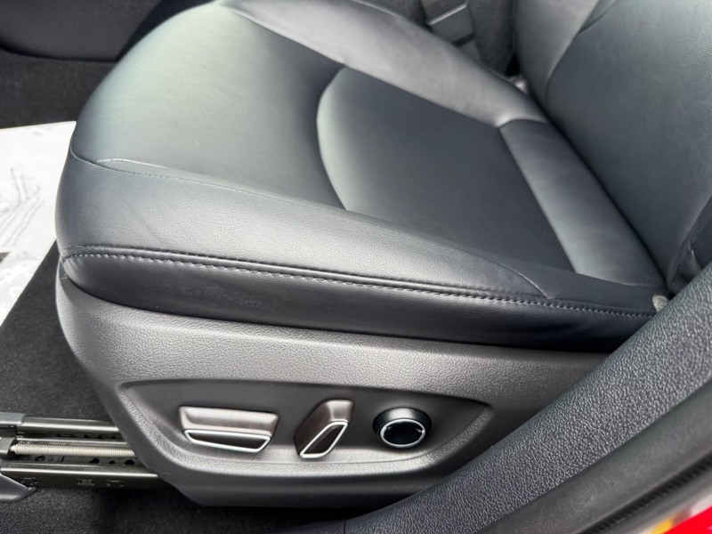 Toyota Prius Prime Vehicle Image 23