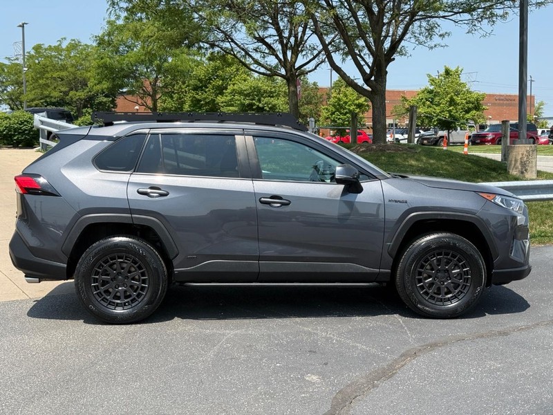 Toyota RAV4 Hybrid Vehicle Image 02