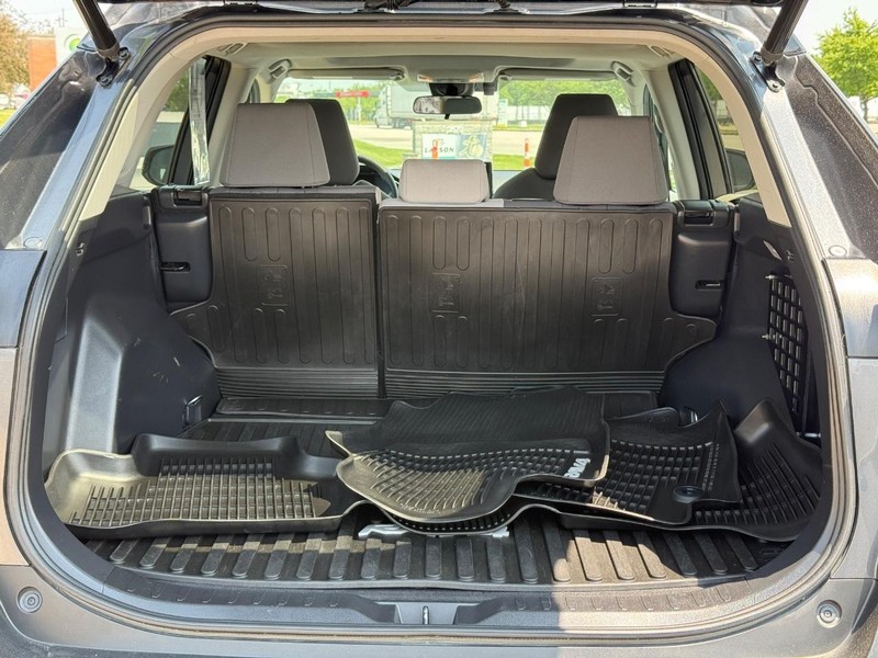 Toyota RAV4 Hybrid Vehicle Image 06