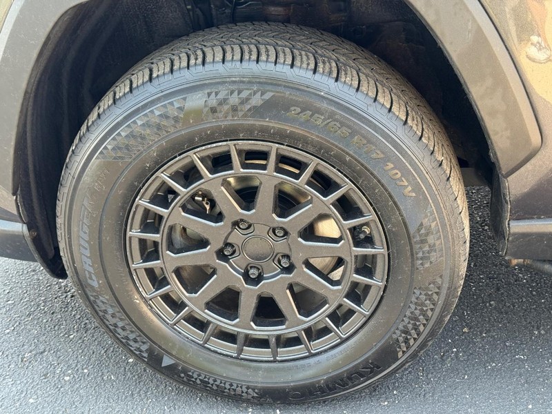 Toyota RAV4 Hybrid Vehicle Image 07