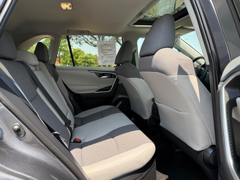 Toyota RAV4 Hybrid Vehicle Image 10