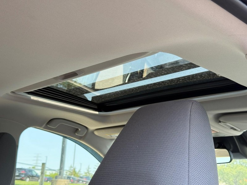 Toyota RAV4 Hybrid Vehicle Image 11