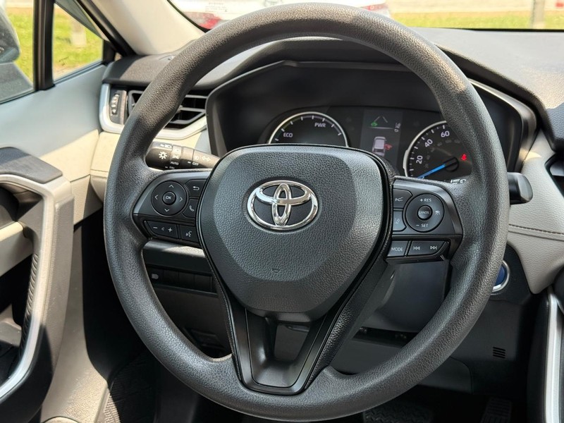 Toyota RAV4 Hybrid Vehicle Image 13