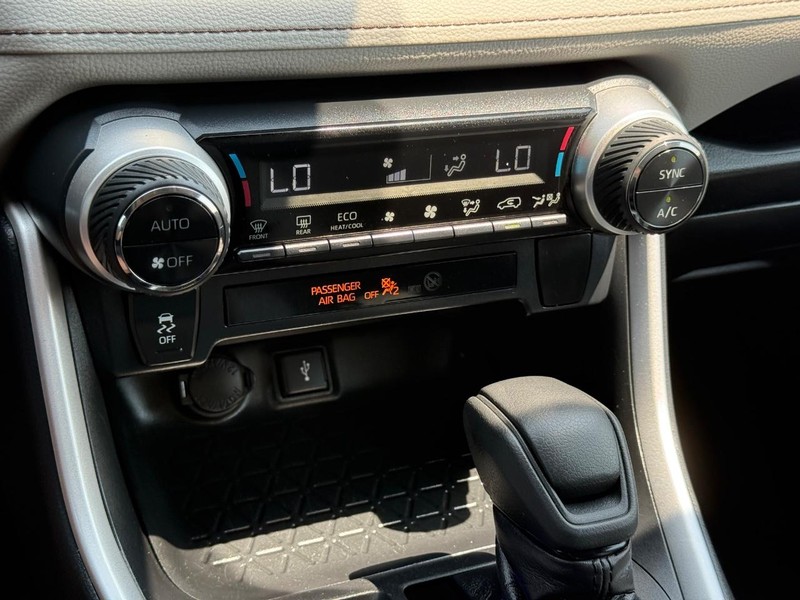 Toyota RAV4 Hybrid Vehicle Image 18