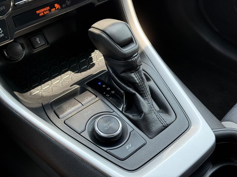 Toyota RAV4 Hybrid Vehicle Image 19