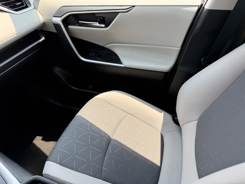 Toyota RAV4 Hybrid Vehicle Image 20