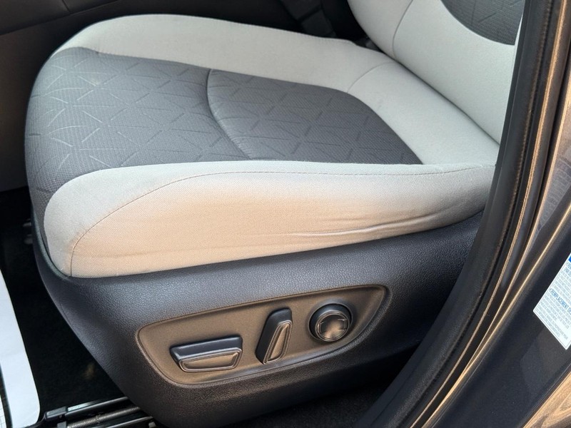 Toyota RAV4 Hybrid Vehicle Image 25