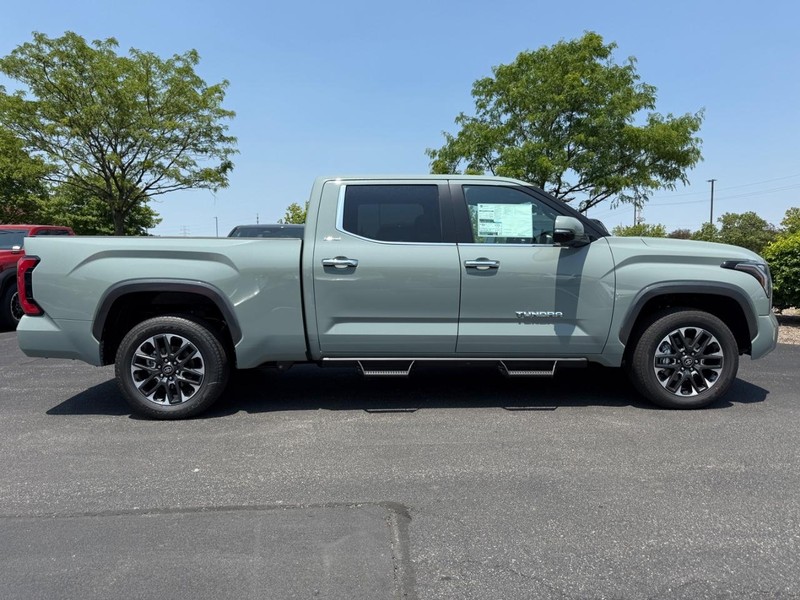 Toyota Tundra 4WD Vehicle Image 02