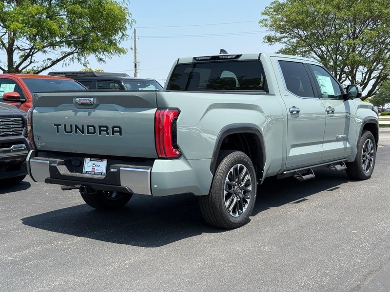 Toyota Tundra 4WD Vehicle Image 03