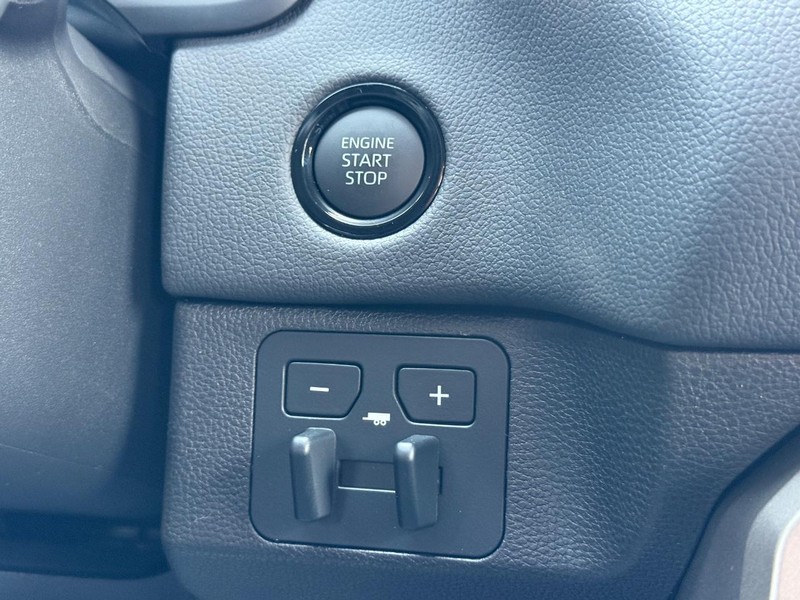 Toyota Tundra 4WD Vehicle Image 11