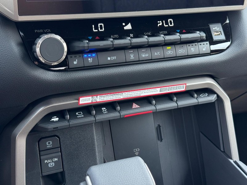 Toyota Tundra 4WD Vehicle Image 14