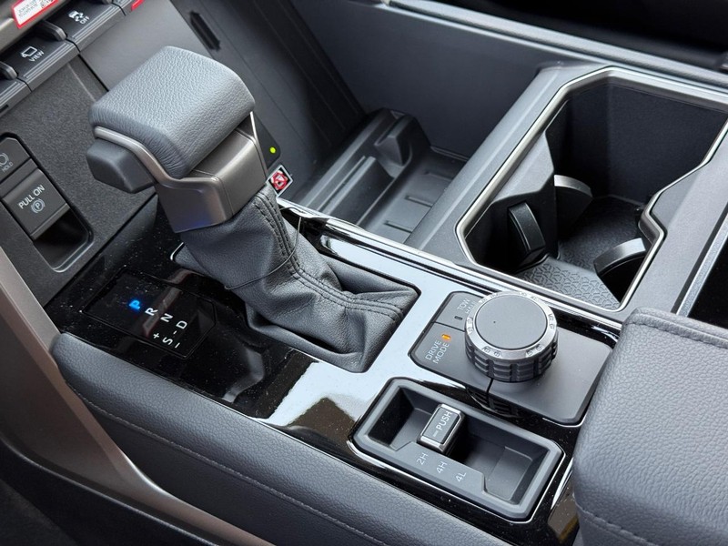 Toyota Tundra 4WD Vehicle Image 16