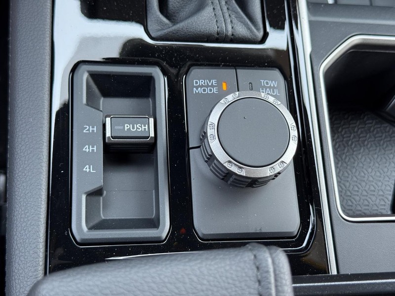 Toyota Tundra 4WD Vehicle Image 17