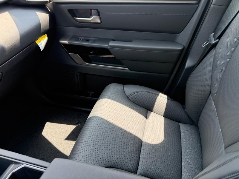 Toyota Tundra 4WD Vehicle Image 18