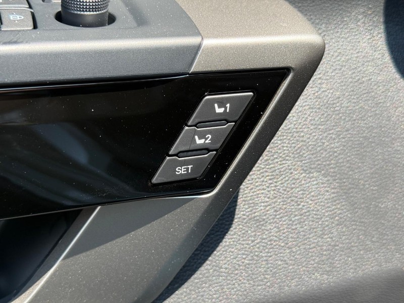 Toyota Tundra 4WD Vehicle Image 20