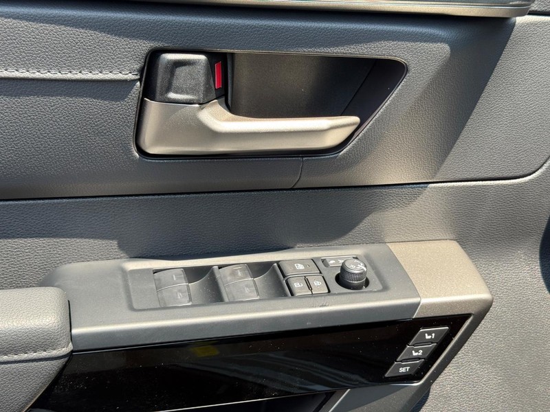 Toyota Tundra 4WD Vehicle Image 21
