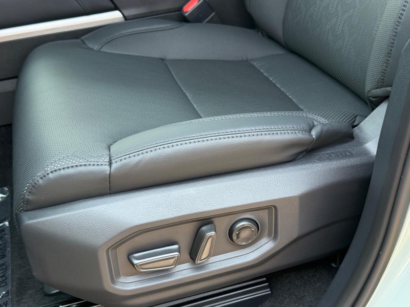 Toyota Tundra 4WD Vehicle Image 22