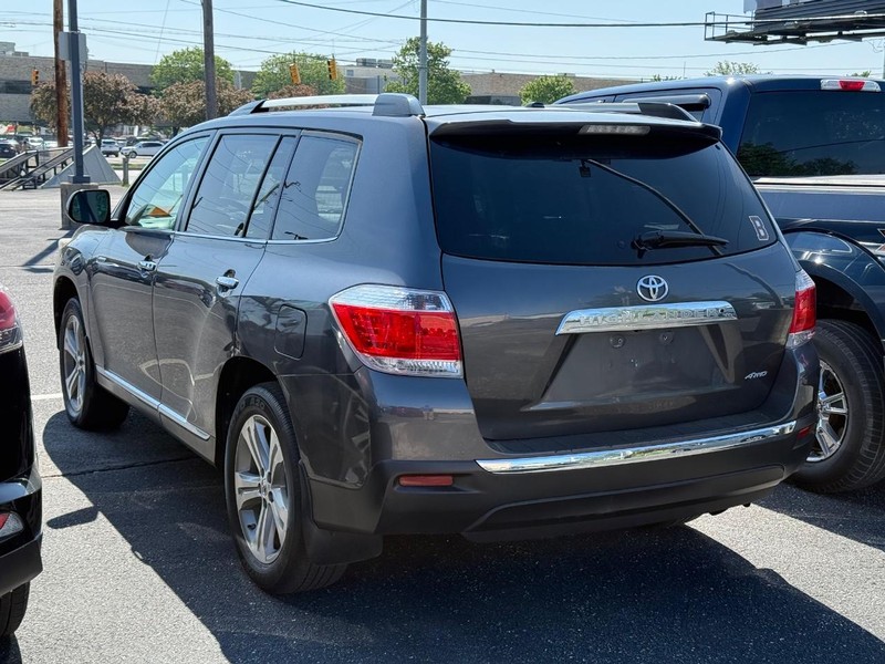 Toyota Highlander Vehicle Image 03
