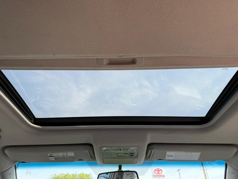 Toyota Highlander Vehicle Image 12