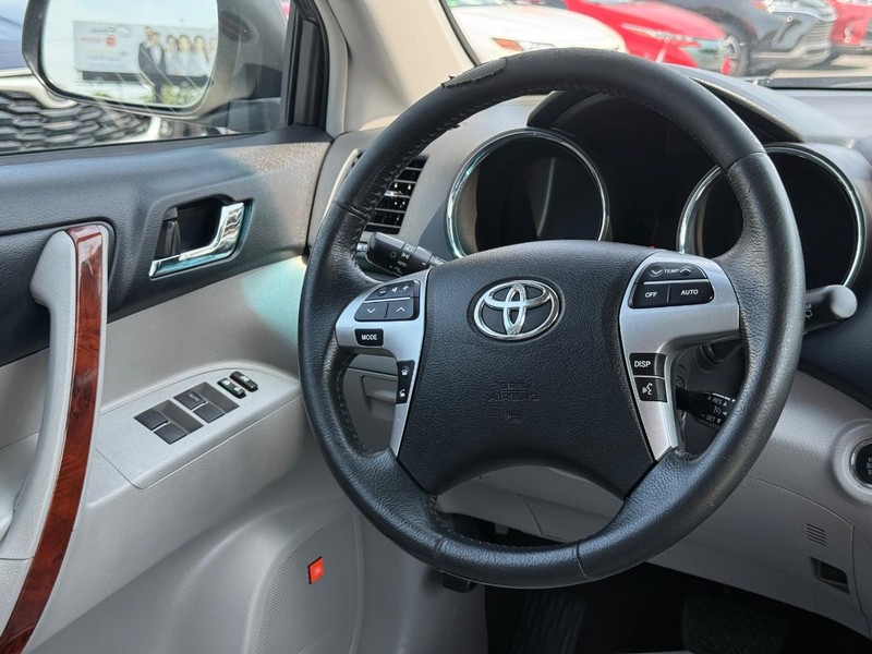 Toyota Highlander Vehicle Image 14