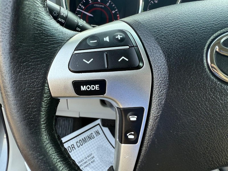 Toyota Highlander Vehicle Image 15