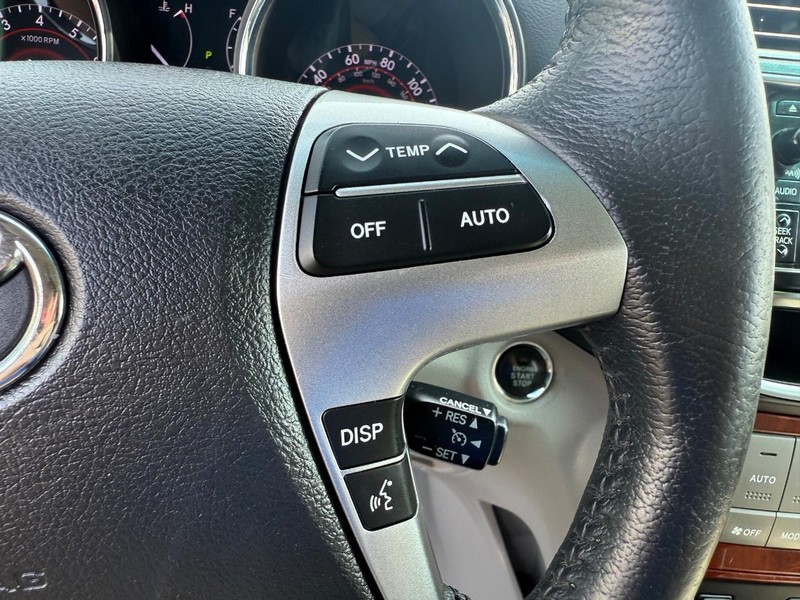 Toyota Highlander Vehicle Image 16