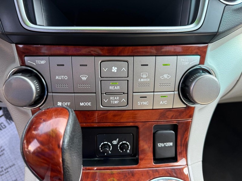 Toyota Highlander Vehicle Image 21