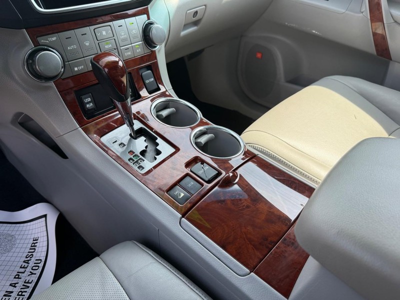 Toyota Highlander Vehicle Image 22
