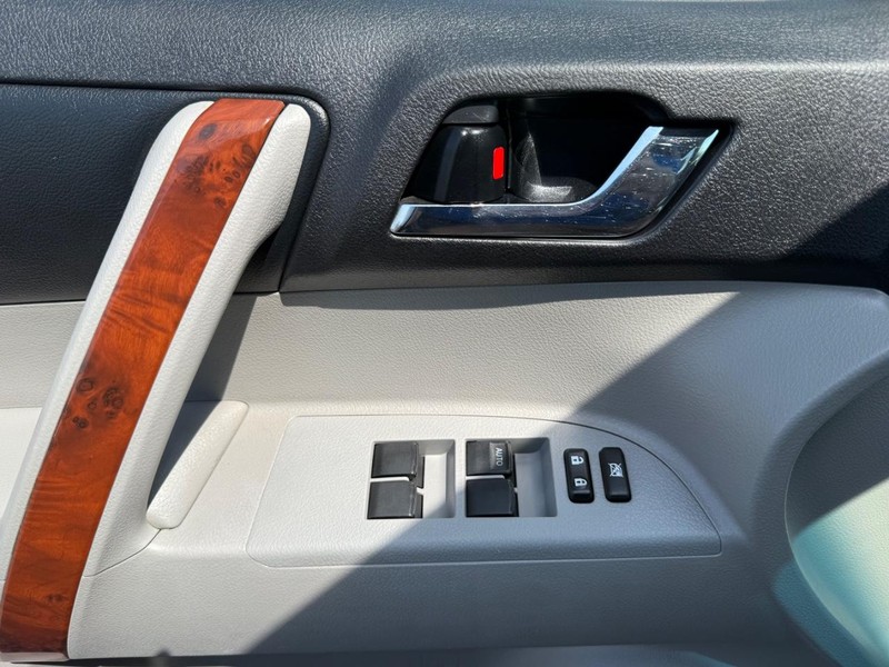Toyota Highlander Vehicle Image 26