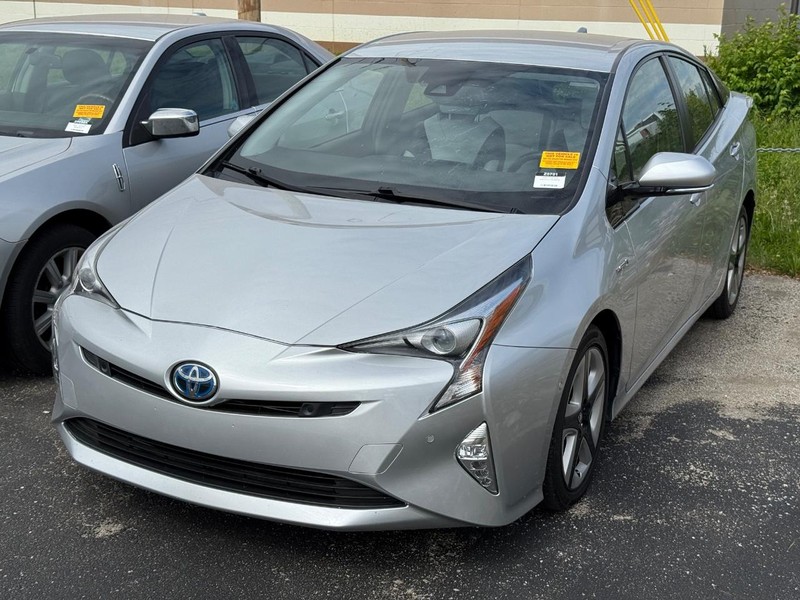 Toyota Prius Vehicle Image 02