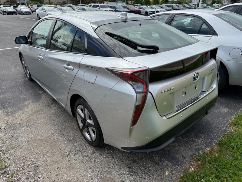 Toyota Prius Vehicle Image 03