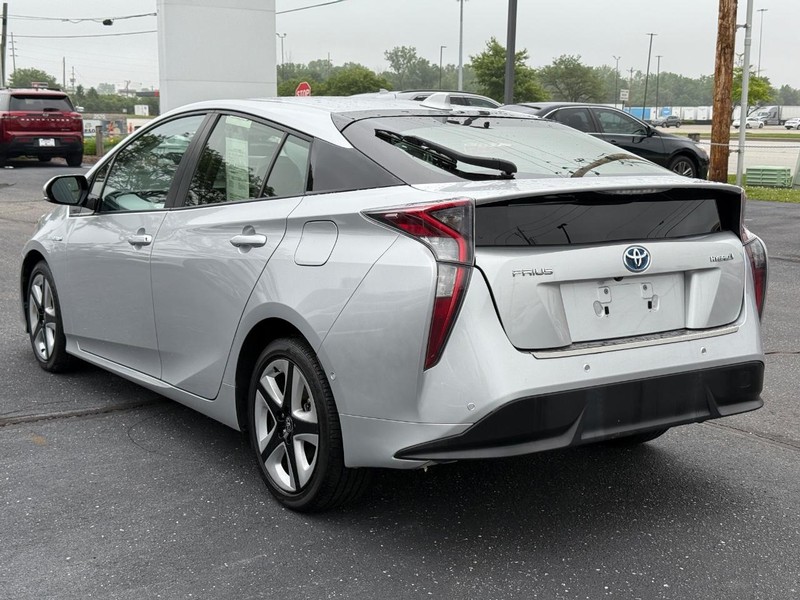 Toyota Prius Vehicle Image 05