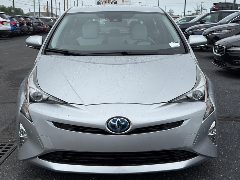 Toyota Prius Vehicle Image 09