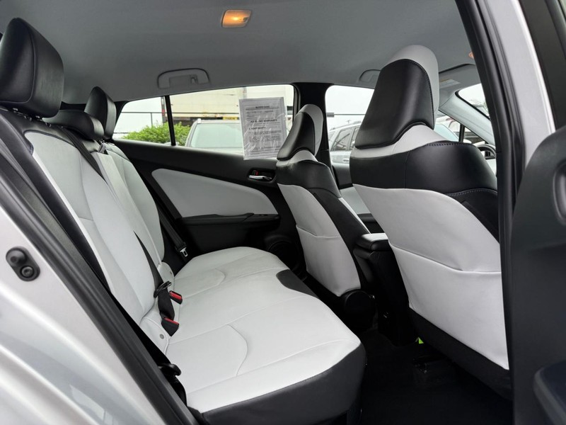 Toyota Prius Vehicle Image 10
