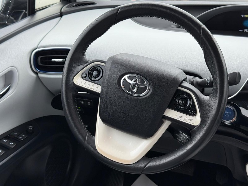 Toyota Prius Vehicle Image 12