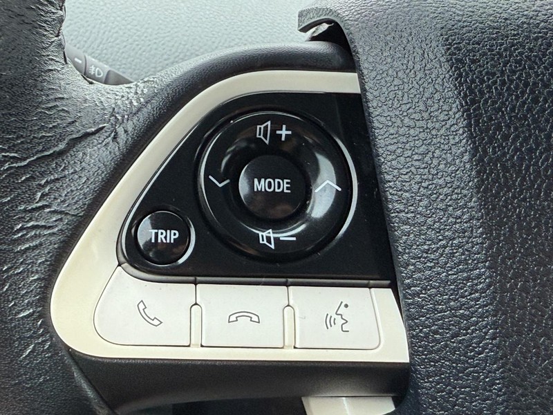 Toyota Prius Vehicle Image 13
