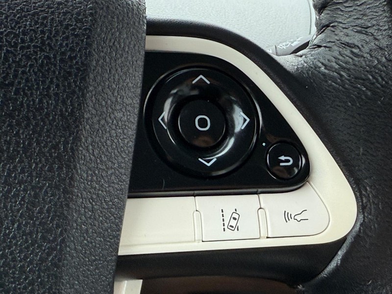 Toyota Prius Vehicle Image 14